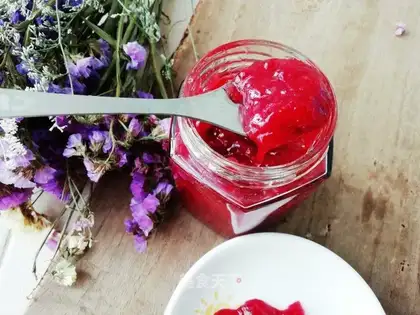Homemade strawberry sauce