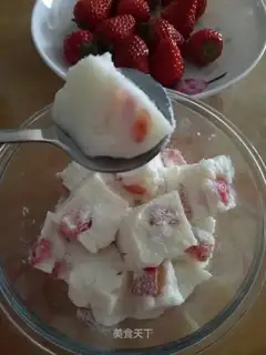 Strawberry milk cake