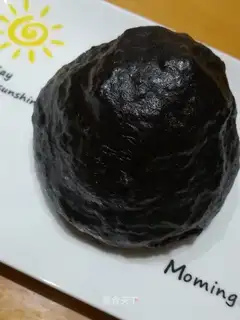 Black rice ball