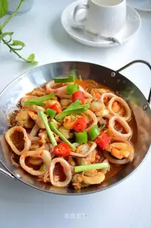 A fan of scallop squid