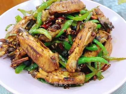 The dry chicken wings