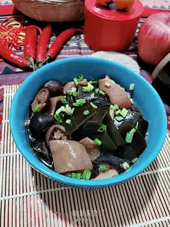 Pork-covered seaweed