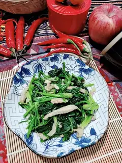 Spinach fried meat