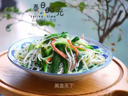 Soccer bean sprouts