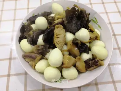 Cream mushrooms, quail eggs