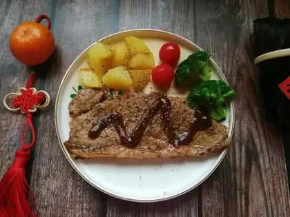 Orchid potato, black pepper steak
