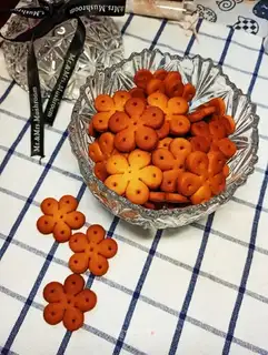 A black sugar brittle