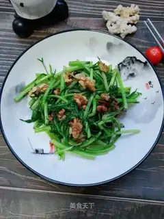 Garlic walnuts