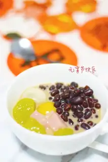 Milk and red bean soup