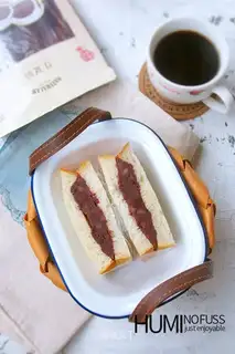 Red bean-cracker toast