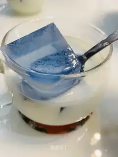 Homemade milk jelly