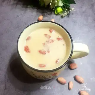 Porridge of peanuts and dates