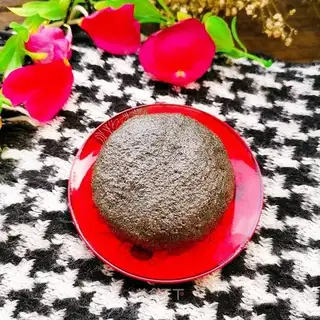 Homemade black sesame pie