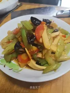 Celery fried beans