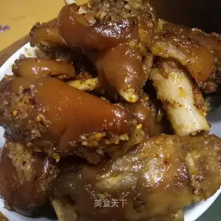 Spicy pig hands