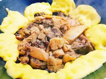Chicken-cooked monkey mushroom cake