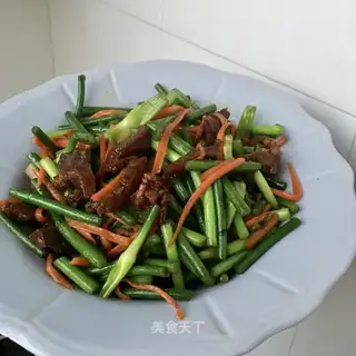 Donkey and garlic