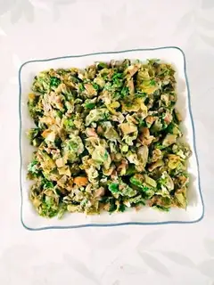The abalone mushroom sprouts the eggs