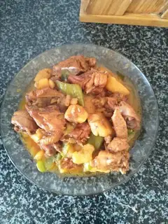 A simple yellow chicken