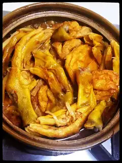 Sour duck feet
