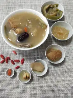 ♪ The Queen's Silver-Eyed Monopoly Soup ♪