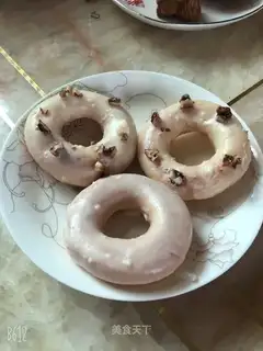 White chocolate doughnuts