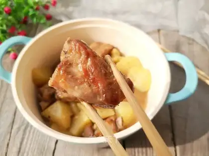 Potato stew ribs