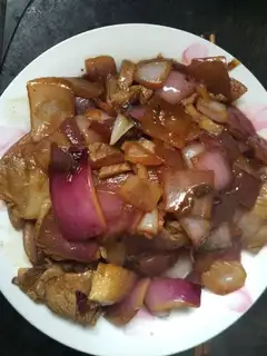 Onion fried meat