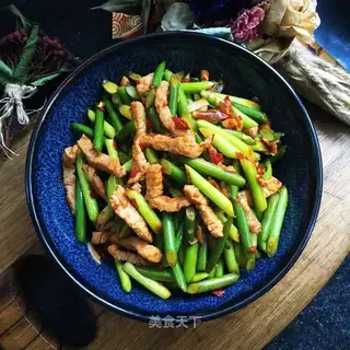 Scratch pepper and garlic