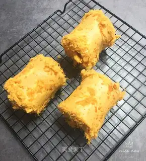 Meatscones cake rolls