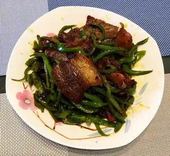 Five flowers with green pepper