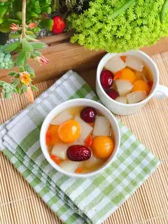 Iced sugar, gold and orange Sydney soup