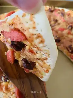 Scallopy sausage pizza