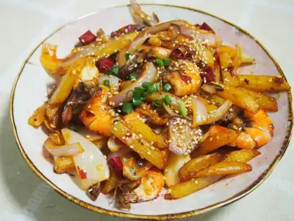 Spicy shrimp from a dry pot
