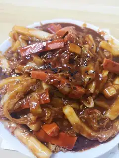 Hot fried rice cake