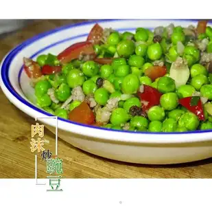 Meat and pepper and peas
