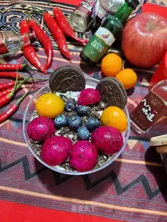Yogurt fruit cup