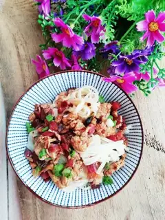 The radish egg sauce noodles