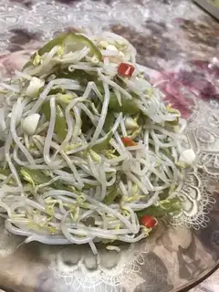 Sour green bean sprouts