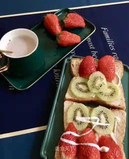 Fruit open sandwich