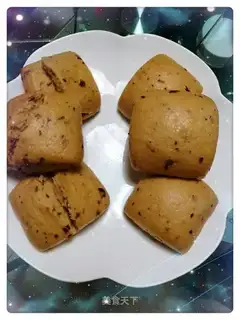 Red sugar date buns