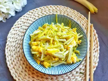 Garlic fried eggs
