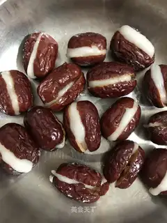 Hold the dates