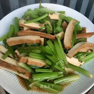 Celery fried beans