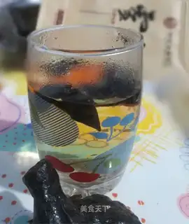 Lingxie makes tea