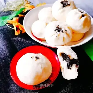 Black sesame peanut pie