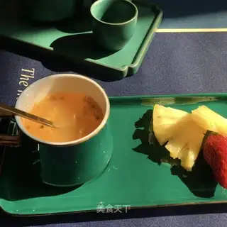 A bee of vanilla fruit