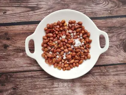 Pop peanuts