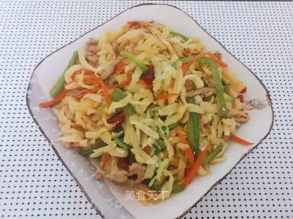 Pill pepper sauce and potatoes