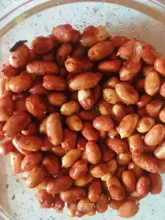Pop peanuts